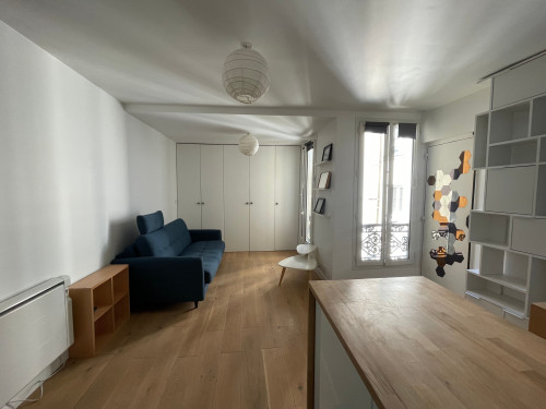 Charming Studio - Very quiet and bright - on courtyard side - Canal St Martin / Gare de l'Est