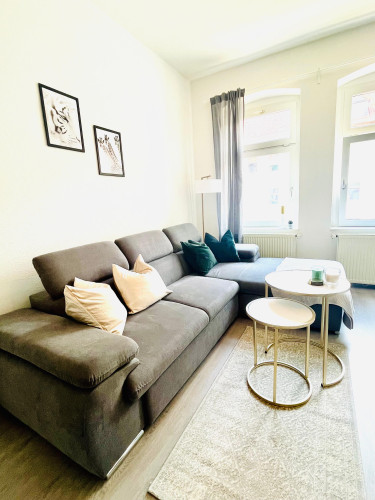 Modernly furnished apartment with balcony near the city center