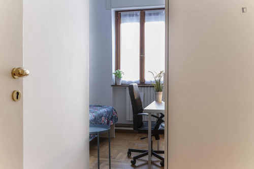 Decent single bedroom near Crescenzago metro station