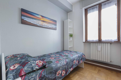 Decent single bedroom near Crescenzago metro station