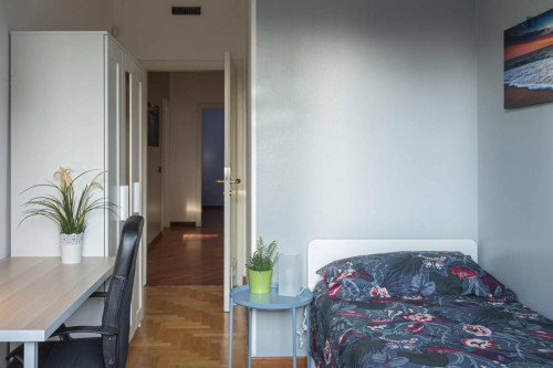Decent single bedroom near Crescenzago metro station