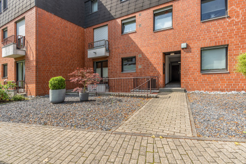 New 3 room penthouse apartment with 30m2 terrace, fitted kitchen & private parking space in Meerbusch