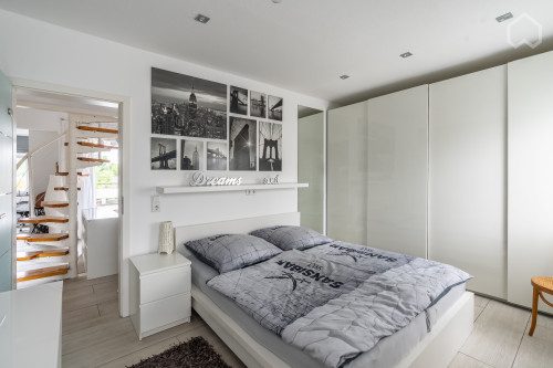 New 3 room penthouse apartment with 30m2 terrace, fitted kitchen & private parking space in Meerbusch