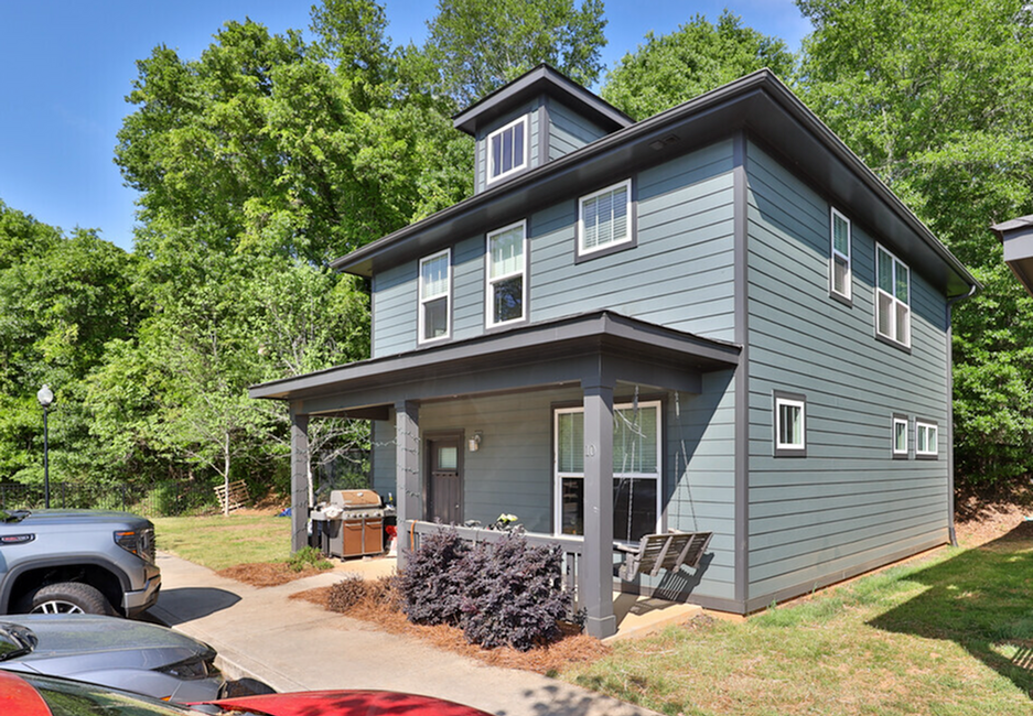 Varsity Club | Student Housing