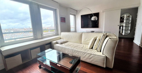 Panoramic Splendor: 13th Floor View of Sacré Coeur Basilica from a Secure Building with Concierge