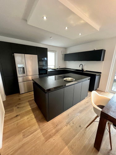 Exclusive, furnished 4-room apartment (140 m²) with two balconies, air conditioning & wall box in Bonn-Beuel-Ramersdorf