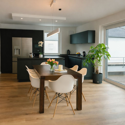 Exclusive 140 sqm Executive Apartment near Telekom & DHL | 2 balconies | 2 bathrooms | parkingr conditioning & wall box in Bonn-Beuel-Ramersdorf