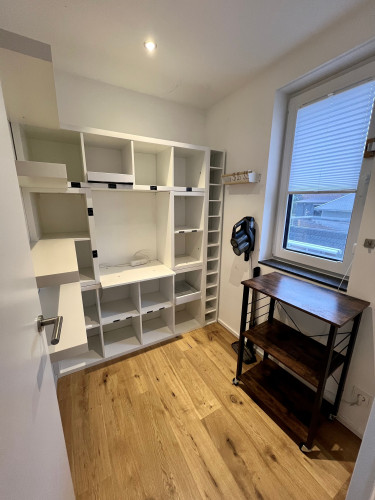 Exclusive, furnished 4-room apartment (140 m²) with two balconies, air conditioning & wall box in Bonn-Beuel-Ramersdorf