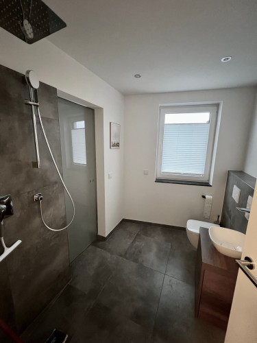 Exclusive, furnished 4-room apartment (140 m²) with two balconies, air conditioning & wall box in Bonn-Beuel-Ramersdorf