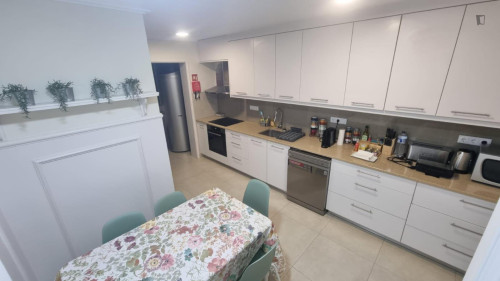 Offer titleBright Double Bedroom close to University of the Azores