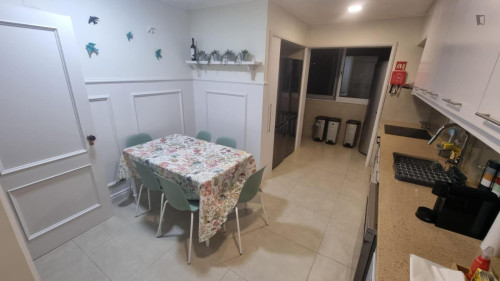 Offer titleBright Double Bedroom close to University of the Azores  - Gallery -  5
