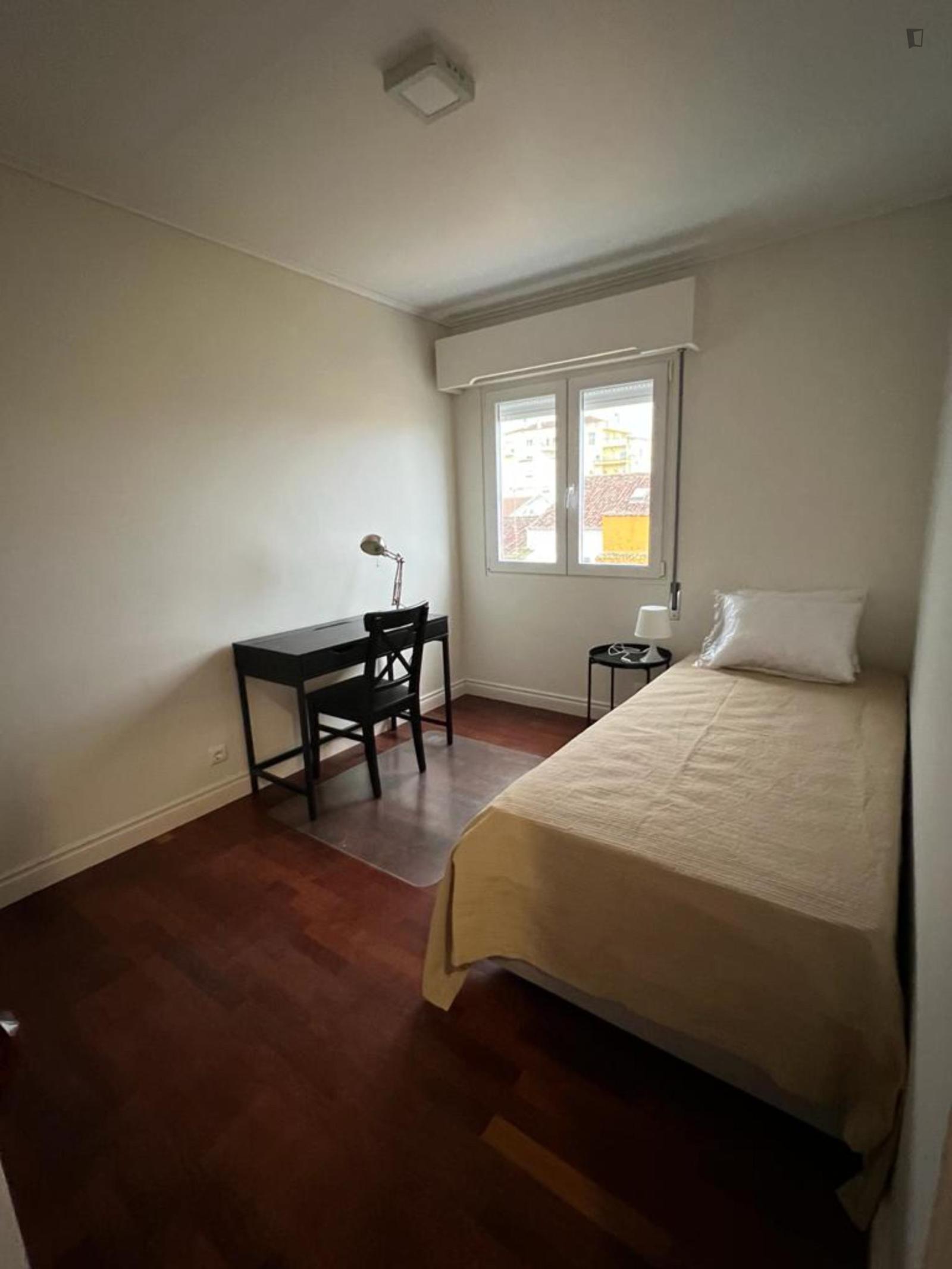Nice Single Bedroom Close To University Of The Azores - Nice Single Bedroom close to University of the Azores - Gallery - 1
