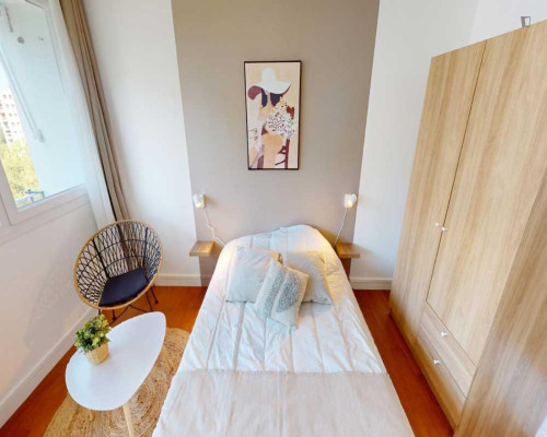 Exquisite double bedroom with a balcony, near the Glacière metro