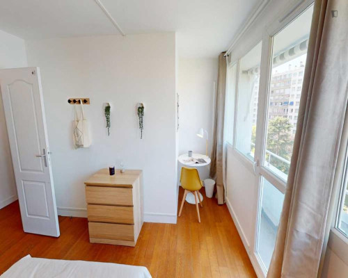 Exquisite double bedroom with a balcony, near the Glacière metro