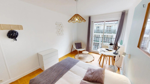 Pleasant double bedroom in the 17º district