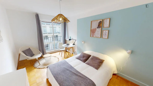 Pleasant double bedroom in the 17º district