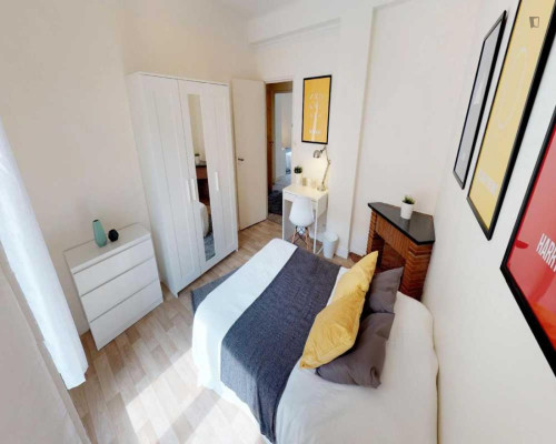 Charismatic double bedroom in Matabiau