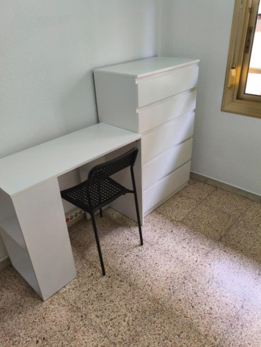 Cozy Single Bedroom close to Lo Torrent Park