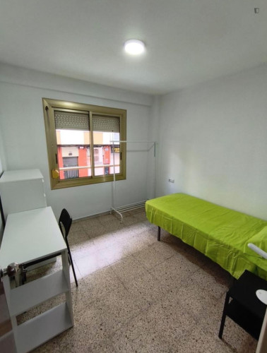 Cozy Single Bedroom close to Lo Torrent Park