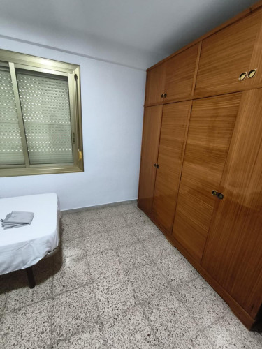 Nice Single Bedroom close to Sant Vicent Centre Train Station