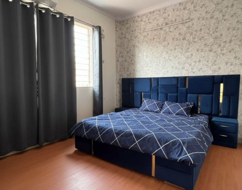 Private room with king bed - Gallery - 6