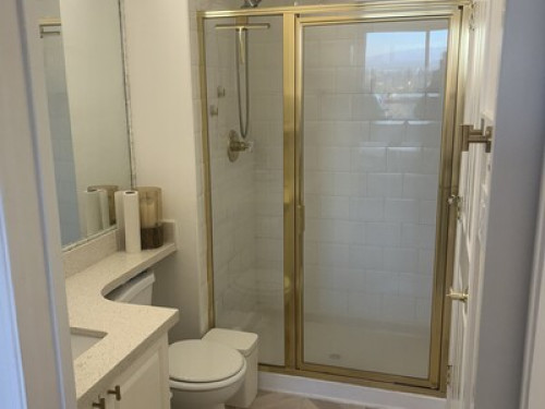 One furnished bedroom