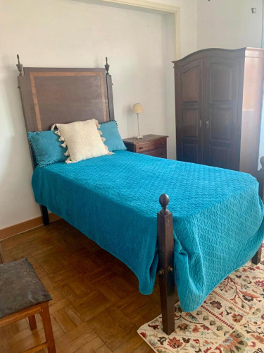 Charming bedroom next to Alma Shopping