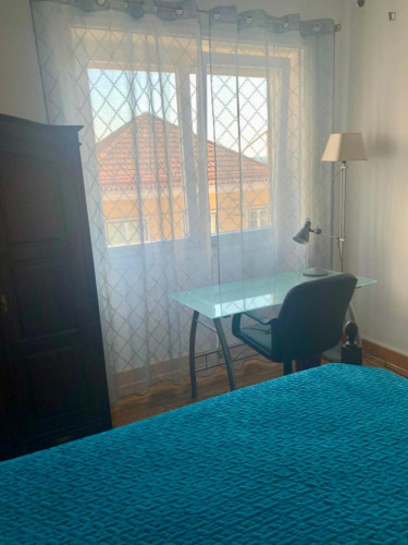 Charming bedroom next to Alma Shopping