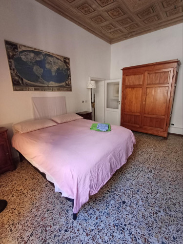 Elegant large double bedroom close to the city center