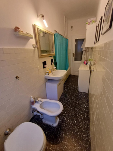 Elegant large double bedroom close to the city center - Gallery - 10