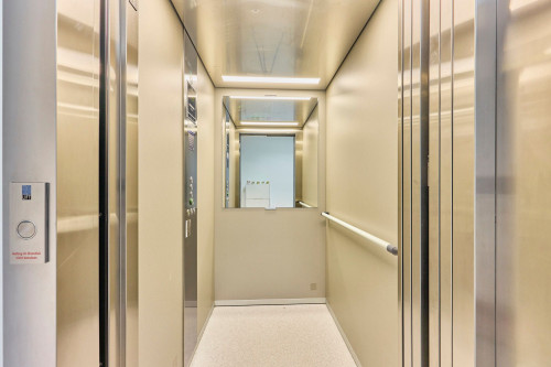 Central and Quiet Netflix Balcony Parking