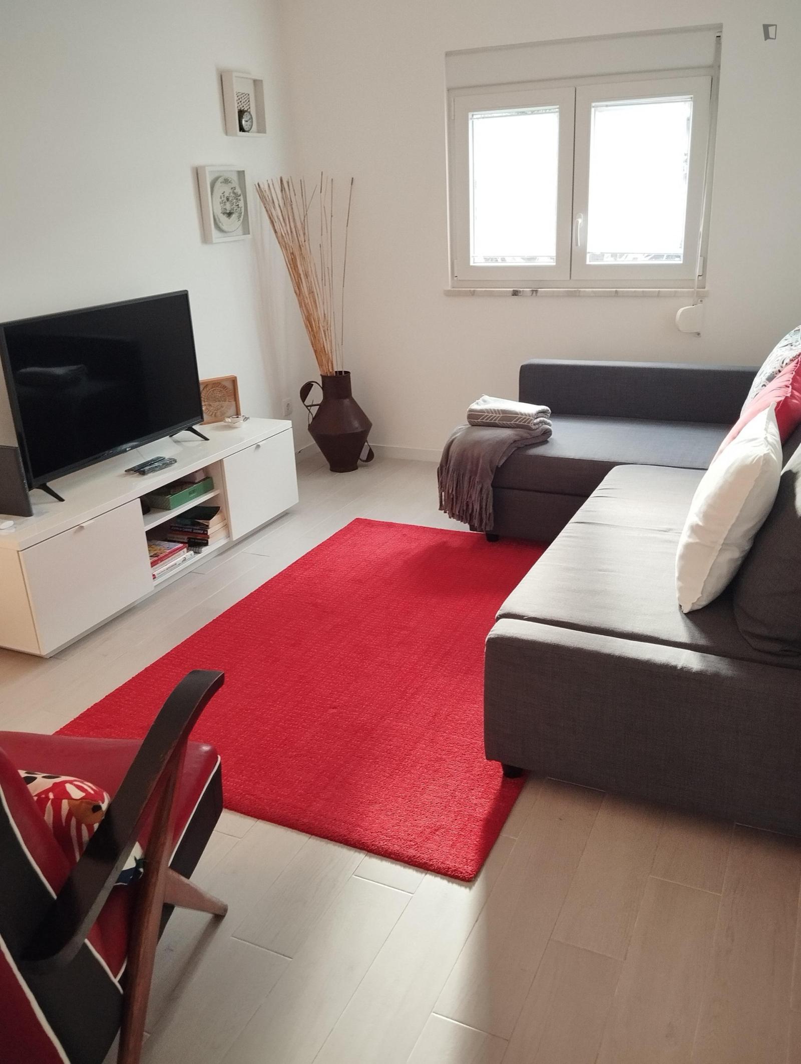  Astonishing 2 Bedroom House With A Backyard Close To Casais Train Station  -  Astonishing 2 Bedroom House with a backyard close to Casais Train Station  - Gallery -  1