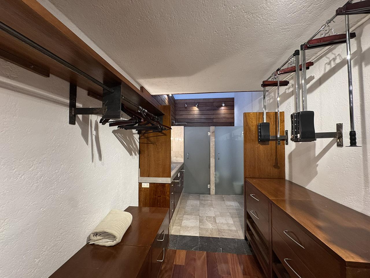  Private Master Suite  -  House-Museum Coliving Experience in Puebla's Artistic Neighborhood Home  - Gallery -  8