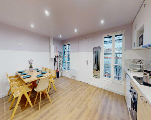 Sublime double bedroom in Hôpital-Saint-Louis