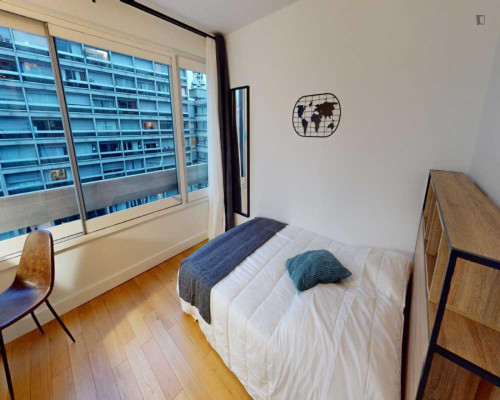 Very nice double bedroom in Saint-Lambert