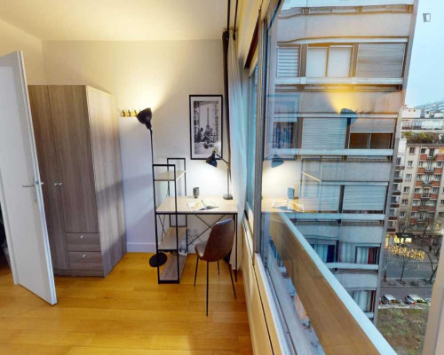 Very nice double bedroom in Saint-Lambert