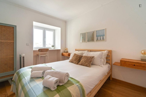 Beautiful 2 Bedroom Apartment with a balcony close to Braancamp Freire Park