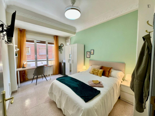 Sublime double bedroom near Parque de Juan Faustino Bruil