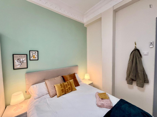 Sublime double bedroom near Parque de Juan Faustino Bruil