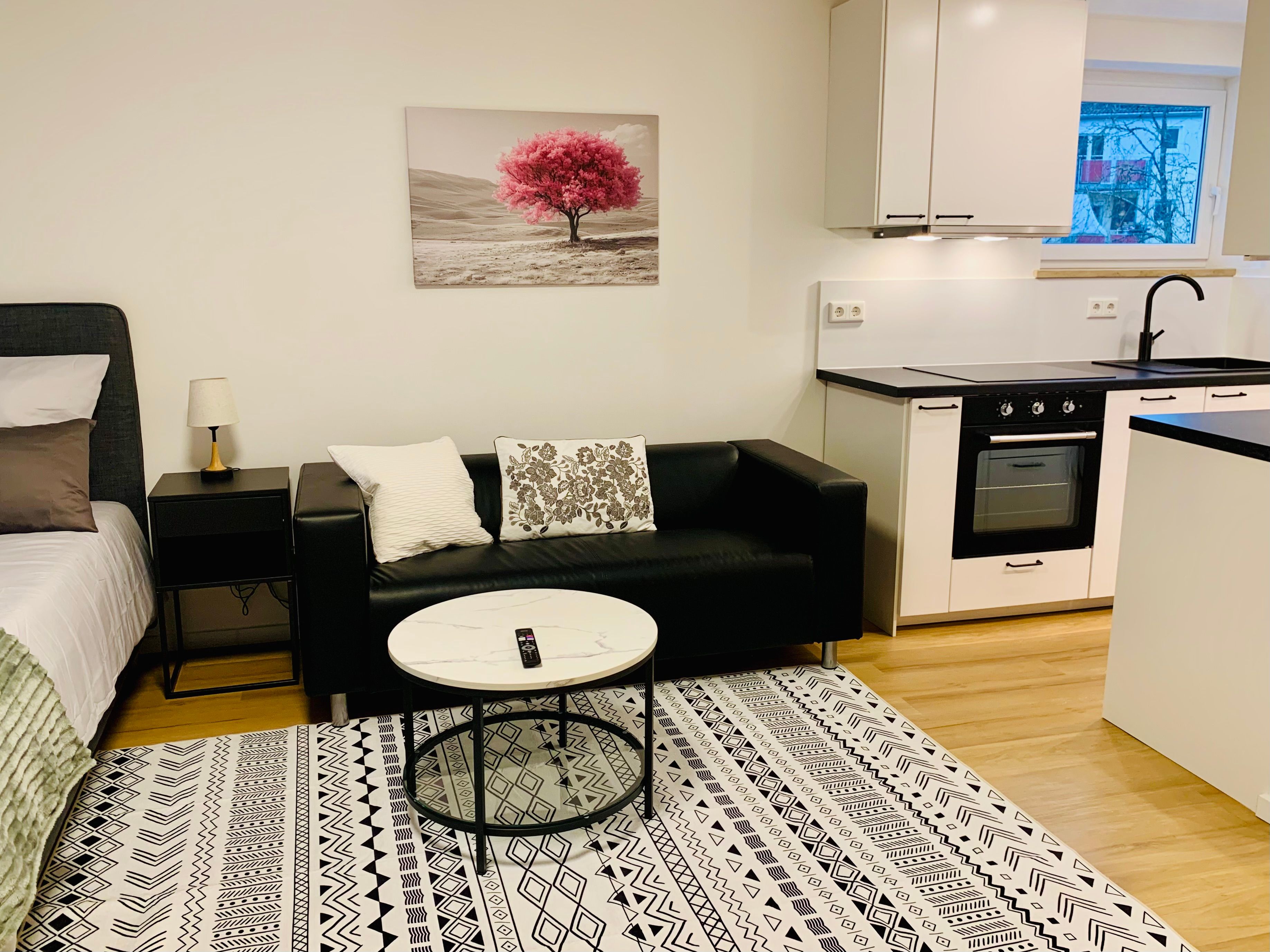 Modern 1-Bedroom Apartment With Balcony – Newly Renovated & Fully Furnished - 15