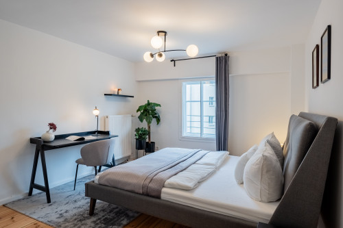 Work and Travel in Potsdam: Spacious renovated apartment for six