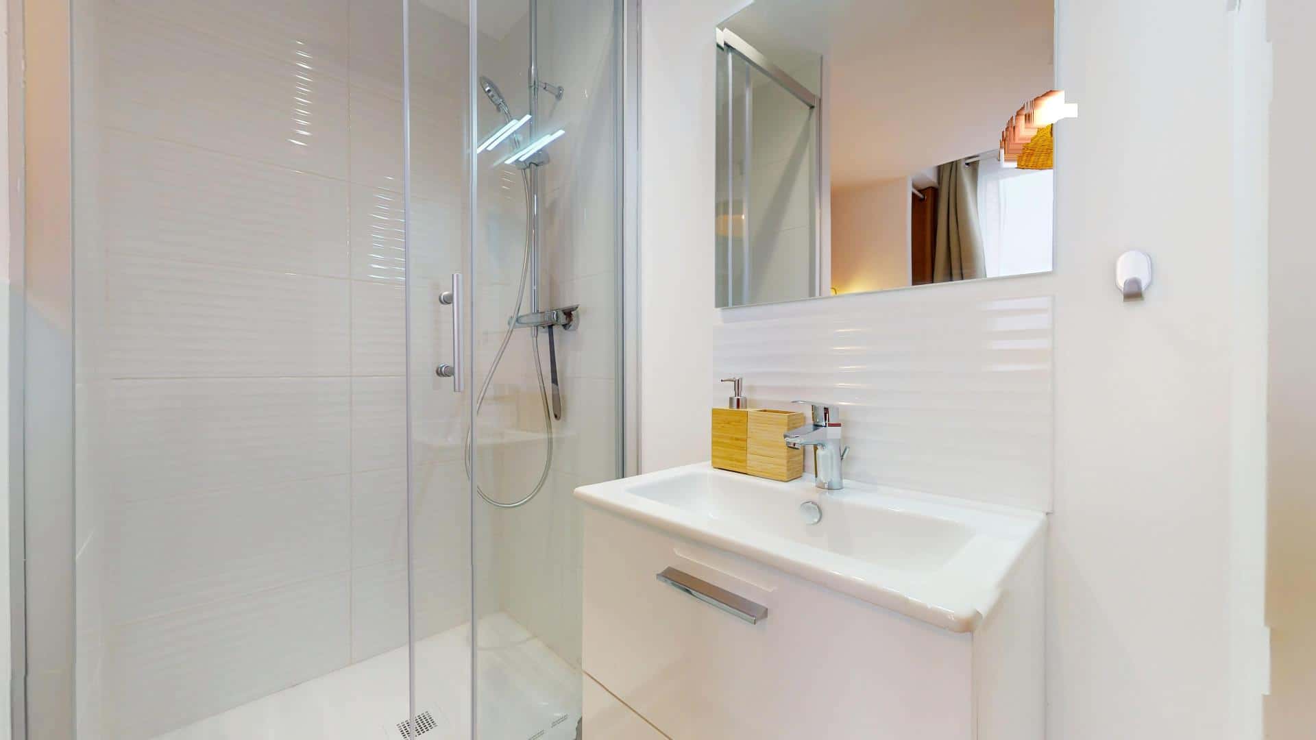 3 Bedrooms - 8