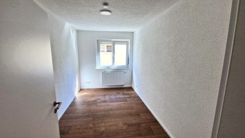 Beautiful 4-room apartment in Esslingen — with fitted kitchen, bathroom with natural light, loggia and garden
