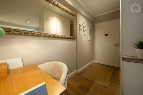 Exclusive apartment - top located in Köln with service