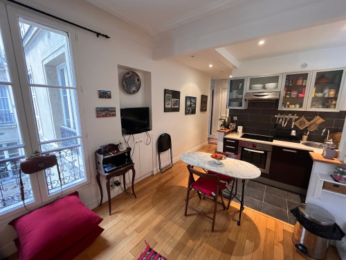 Bright and Quiet 2-Bedroom Apartment – 53 sqm in the Heart of Paris’ 9th Arrondissement, Saint-Georges