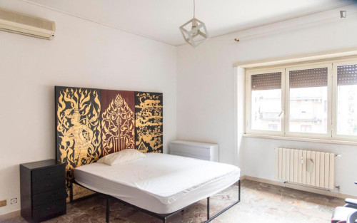 Pleasant single bedroom near the Trastevere train station