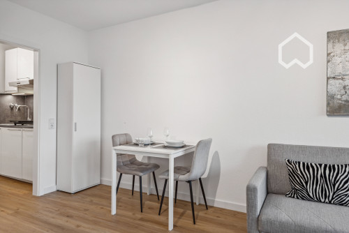 Finest studio with spa & balcony near KPMG, PwC, L'Oréal, trade fair