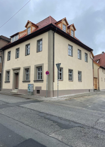 Spacious 2.5-room apartment (1st floor), contract with extension option, completely renovated 2024, fully furnished, central, old town of Erlangen (price incl. 7 % VAT)