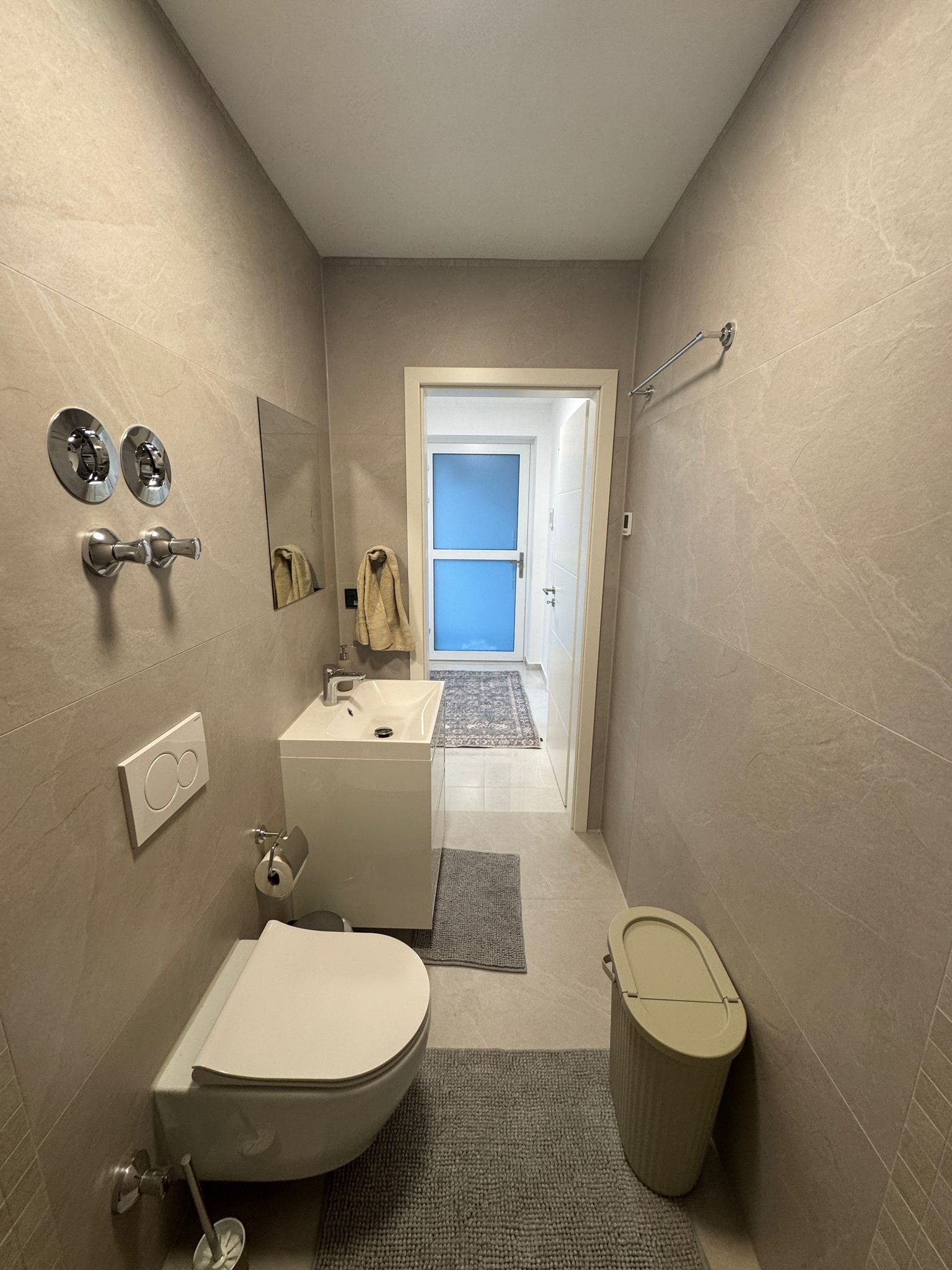 First Occupancy: Fully Furnished Modern Apartment In A Quiet Location - 8