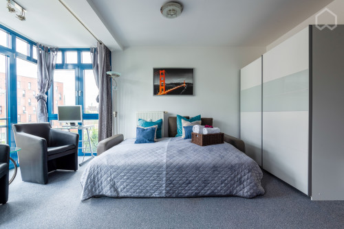 Modern, bright & comfortable 1 room apartment, floor-to-ceiling panoramic windows near main station - Gallery - 22